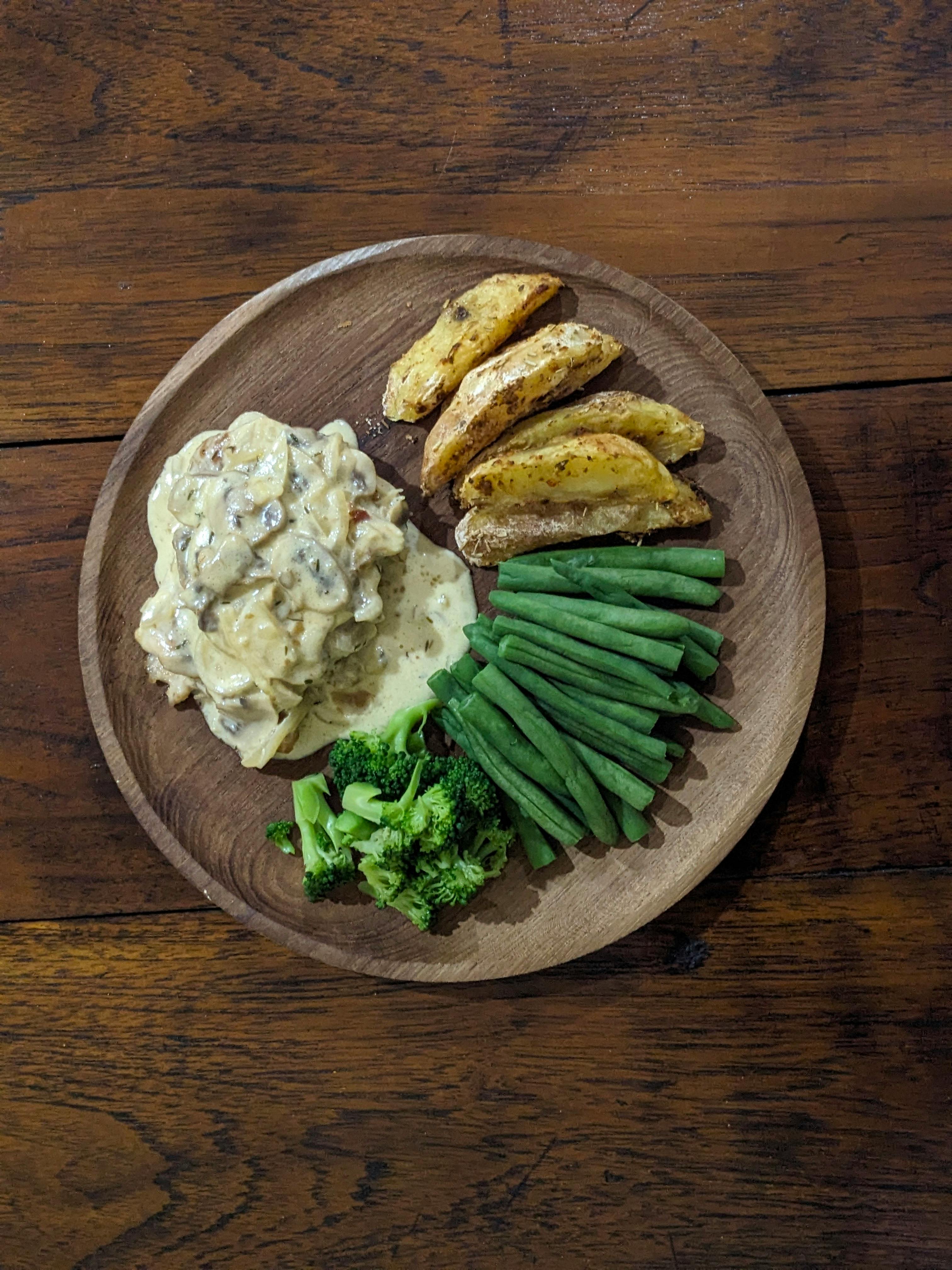 Delicious Keto Chicken and Broccoli Casserole